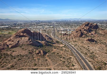 Papago Buttes & Phoenix manzarası