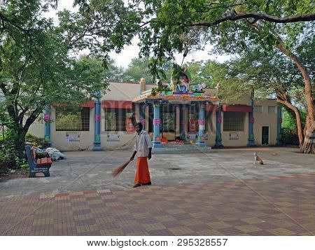Tiruvanamalai, India - 11 december 2019: Sadhu cleaning in front of a temple in Tiruvanamalai in India