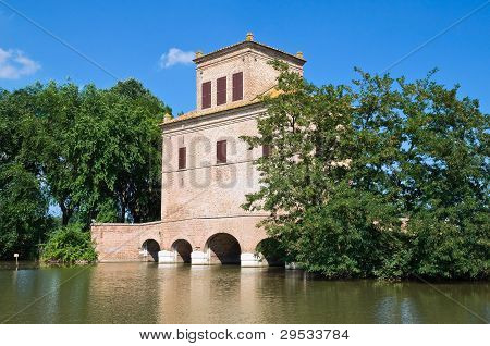 Abate věž. Mesola. Emilia-Romagna. Itálie.