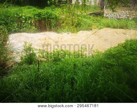 Thessaloniki 14 April 2019 Very Strong Rain Today In The City The Water That Is Coming From The Moun