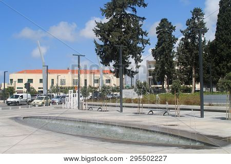 Paphos, Cyprus, April 11th, 2019: Fountain On Kennedy Square In Pano Paphos (ktima) On A Sunny Day