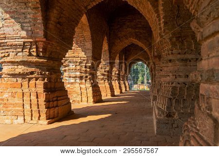 Arches Of Rasmancha, Oldest Brick Temple Of India -tourist Attraction In Bishnupur, West Bengal, Ind