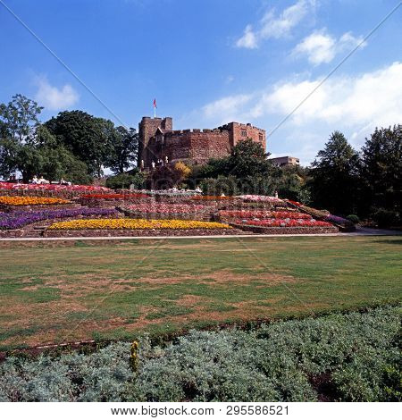 Tamworth, Uk - December 8, 1990 - View Of The Castle Grounds With Castle To Rear During The Summer, 