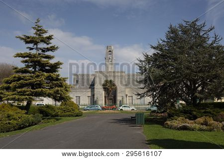 Editorial Swansea, Uk - April 12, 2019: The Guildhall Is One Of The Main Office Buildings Of The Cit