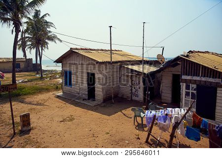 Colombo, Sri Lanka - January 15, 2017: Old Poor Slums On The Ocean. Near The Capital Of The Country