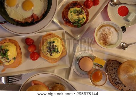 Egg Benedict With Ham, Spinach And Hollandaise Sauce