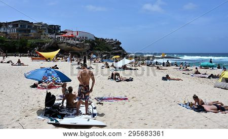 Tamarama, Australia - Nov 4, 2018. People Relaxing At The Beach On A Hot Sunday In Spring Time. Tama