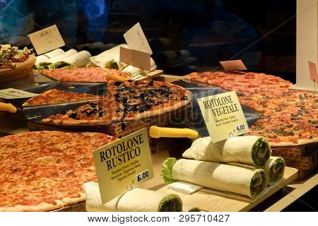 Venice, Italy - November 2, 2018: Italian Pizzaria Restaurant Window Display Of Pizza And Vegetable 