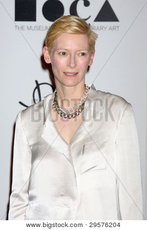 LOS ANGELES - JAN 30: Tilda Swinton arriva all'apertura Boutique Pomellato presso Pomellato Boutique su 