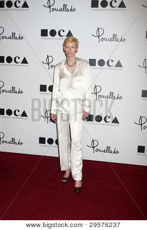 LOS ANGELES - JAN 30: Tilda Swinton arriva all'apertura Boutique Pomellato presso Pomellato Boutique su 