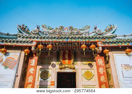 Yaowarat Bangkok, Thailand - 14 April, 2019: The Entrance Or The Main Entrance Of Wat Lengnoeiyi Kno