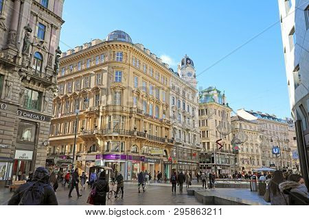 Vienna, Austria - January 8, 2019: Tourists In The Square Stock Im Eisen Platz, Vienna, Austria