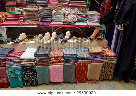 Dubai, Uae, January 13, 2019: A Lot Of Beautiful Handmade Pashmina Shawl Are On The Shop Counter