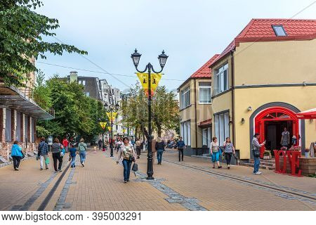 Zelenogradsk, Russia - September 26, 2020: Pedestrian Kurortny Prospekt In Zelenogradsk, Russia. A P