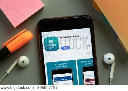 New York, United States - 7 November 2020: Entwickler.kiosk App Store Logo On Phone Screen, Illustra