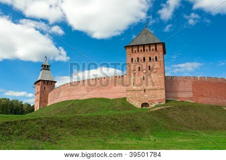 Mitropolichya Tower (veliky Novgorod, Russia)