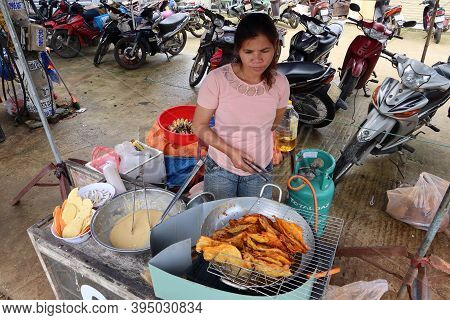 Hoi An, Vietnam, November 16, 2020: A Woman At Her Stall Selling Banana Pancakes On One Of The Stree