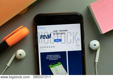 New York, United States - 7 November 2020: Real Vorteile Services App Store Logo On Phone Screen, Il