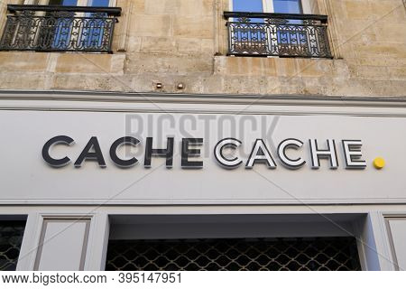 Bordeaux , Aquitaine / France - 11 11 2020 : Cache Cache Logo And Text Sign Front Of Shop Boutique T