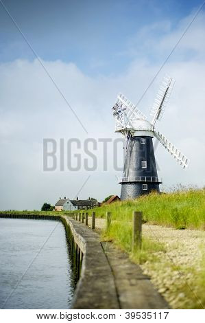 Norfolk Broads sort og hvid vindmølle