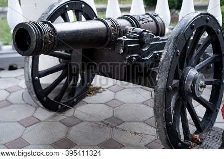Military Cannon For Throwing Nuclei.military Cannon For Throwing Nuclei