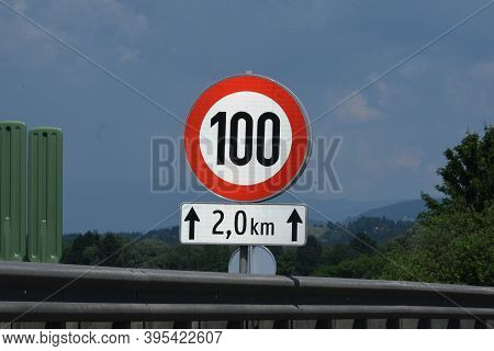 100 Kilometers Per Hour Speed Limit Sign