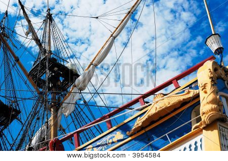 Barca a vela e il cielo