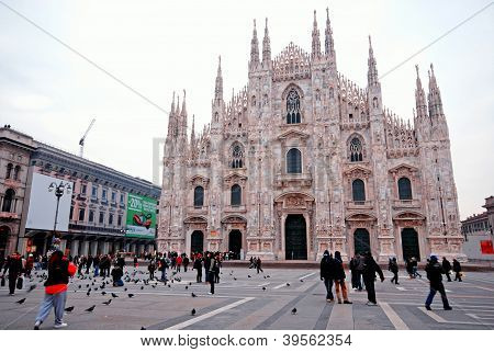 โบสถ์โกธิคบุหรี่ (มิลาโน อิตาลี)