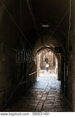 Jerusalem, Israel, November 14, 2020 : Pedestrian Tunnels Under Buildings On The Shaar Ha-shalshelet