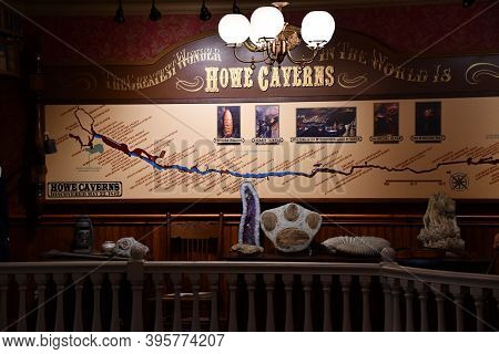 Howes Cave, Ny - Jul 25: Howe Caverns In Upstate New York, As Seen On July 25, 2020. It Is The Secon