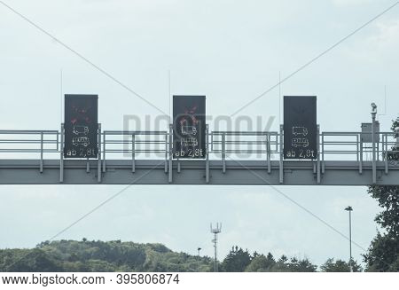 Traffic Management And Road Signs, Visual Information And Warnings In Road Traffic