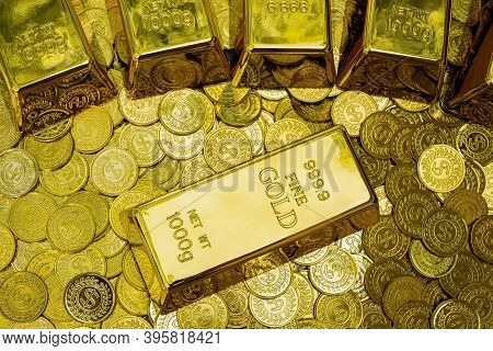 Closeup Shiny Gold Bar 1 Kg On The Lot Of Stack Gold Coin