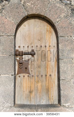 eine alte Tür zu einem europäischen casttle