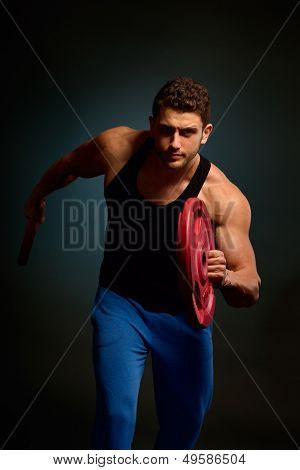 sportlichen jungen Mann