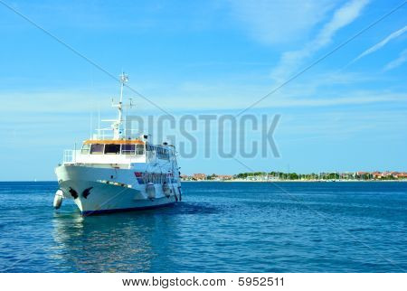 เรือยอชท์หรู