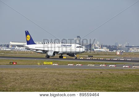 Frankfurt Airport - Airbus A320-200 Of Lufthansa Takes Off