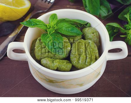 Gnocchi with spinach, basil and lemon