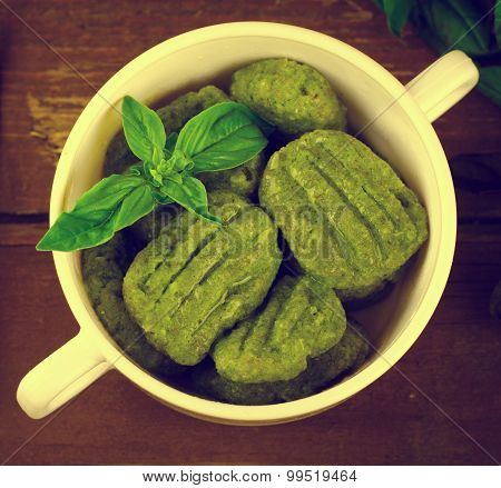Gnocchi with spinach, basil and lemon