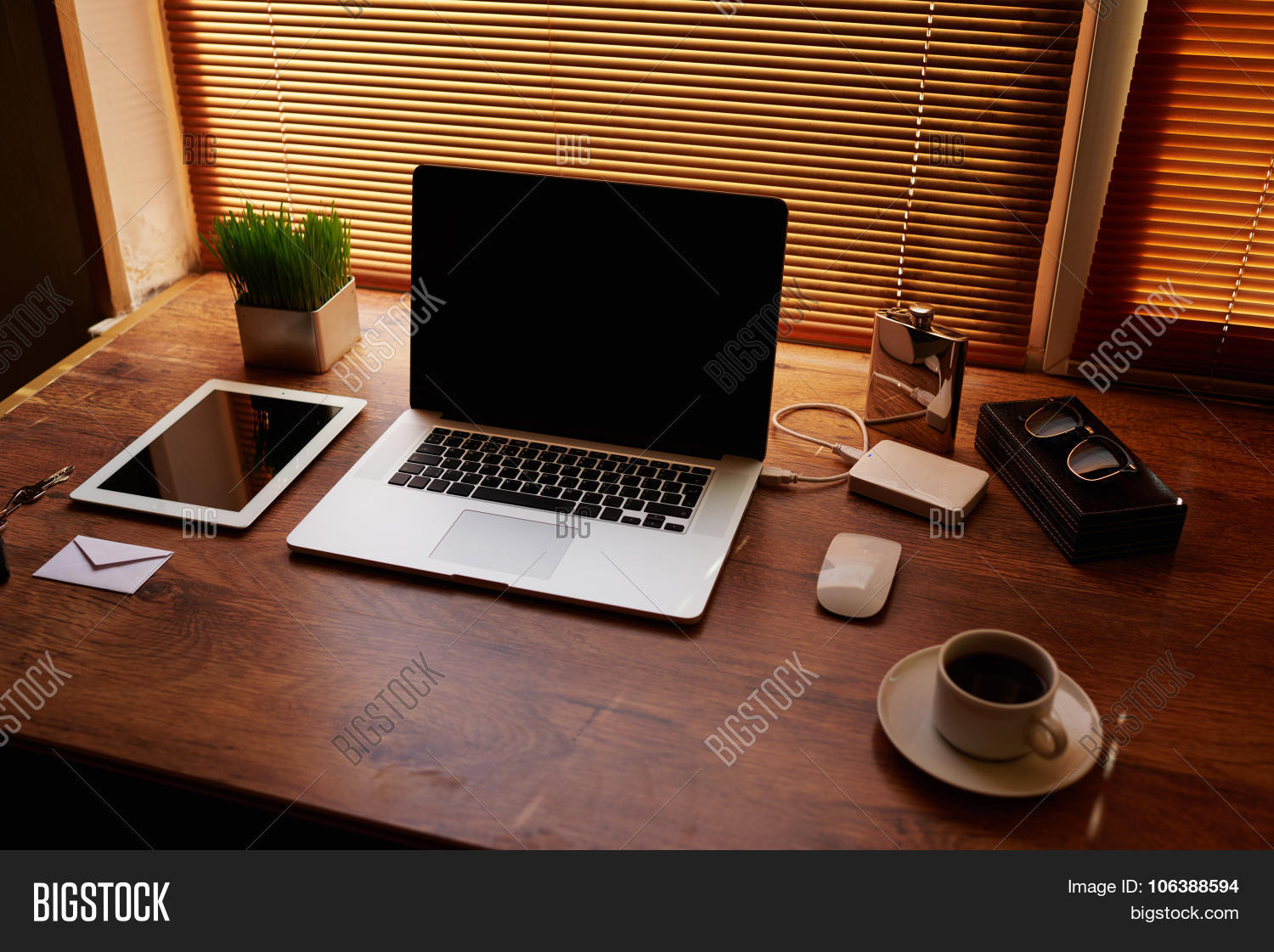 Mock Freelancer Image & Photo (Free Trial) | Bigstock