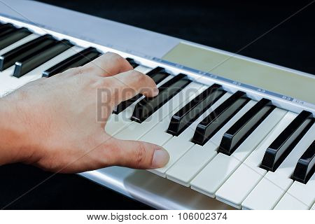 The midi keyboard controller