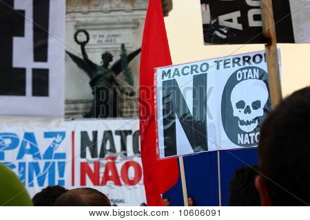 ประท้วง anti-nato ในลิสบอน