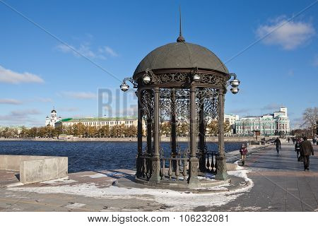 EKATERINBURG, RUSSIA -  OCTOBER 21, 2015: Photo of Rotunda on the shore of the city pond.