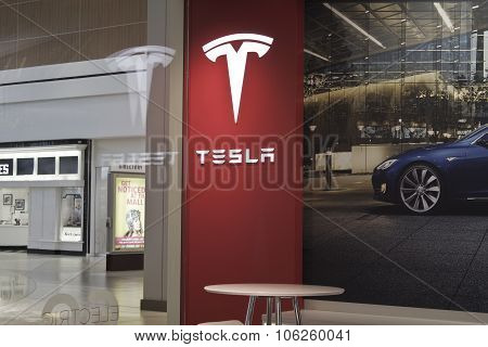 Indianapolis - Circa October 2015: Tesla Motors Store In Indianapolis Selling Electric Cars I