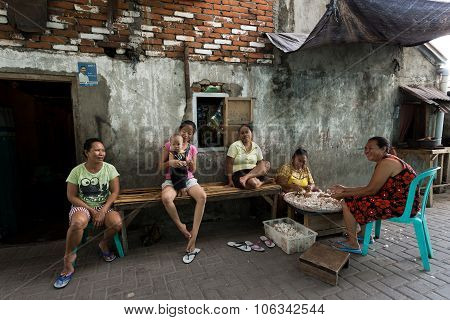 Indonesian Woman Peel Garlic In Manado Shantytown