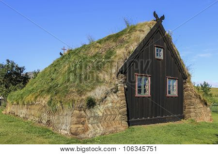 Old Traditional Icelandic Farm With Mossy Roofs - Old Church.