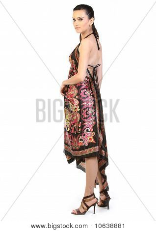 Junges Mädchen mit langen Kleid