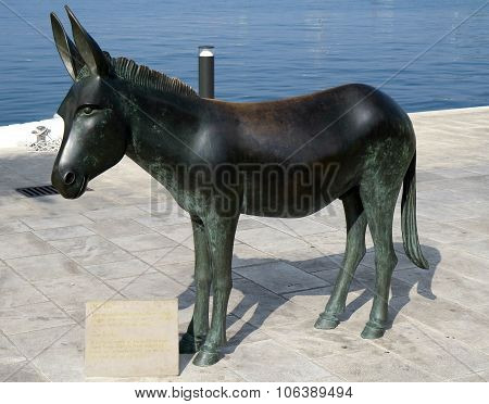 Donkey statue in Croatia
