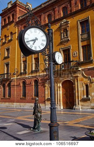 Leon Obispado facade in Plaza Regla square beside Cathedral at Castilla Spain