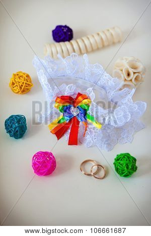 A White Linen Garter