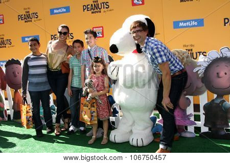 LOS ANGELES - NOV 1:  Christopher Gorham, family, friend at the 